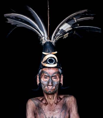 Łowca głów z plemienia Konyak,  Nagaland, Indie.