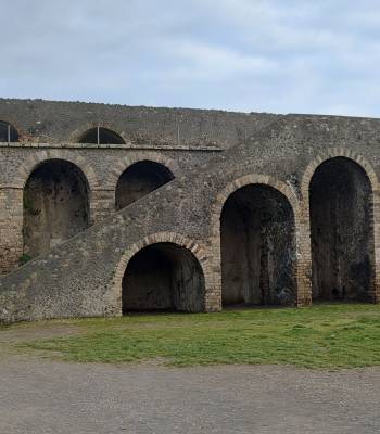 Pompeje - historia pisana w murach
